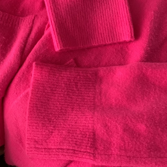 Lyla + Luxe Sweater - Picture 9 of 11